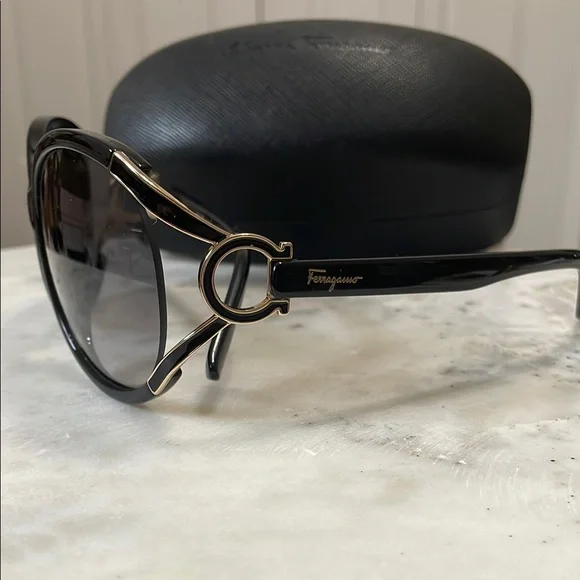 Salvatore Ferragamo Sf600 Sunglasses Amazon.com: Salvatore Ferragamo Sunglasses SF600S 001 Black  main image 4